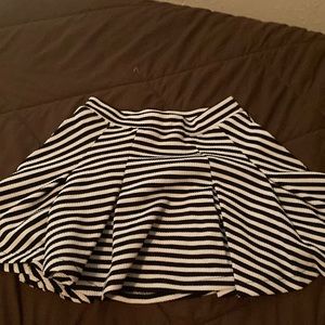 Black and white stripped small skirt for kids with pockets